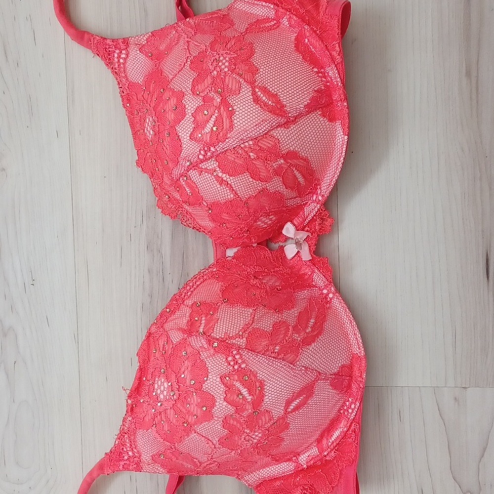 Victoria's Secret 36C coral pushup bra